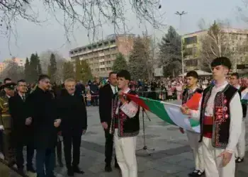 Стотици в Монтана сведоха глави пред героите на 3 март /снимки/