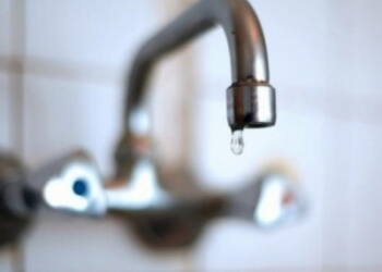 Авария спира водата в Лом и региона