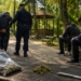 Хванаха трима криминално проявени с наркотици в парк във Вършец