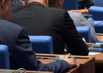 „Въздържал се“ спря комисиите „Пеевски“ и „Прокопиев“